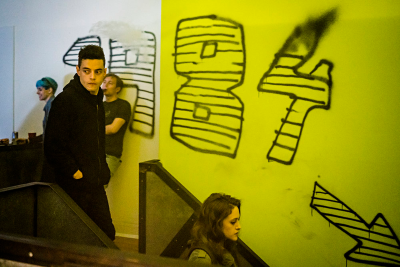 Elliot Alderson (Rami Malek) and Darlene Alderson (Carly Chaikin) in the season three premiere. Image: Michael Parmelee/USA Network